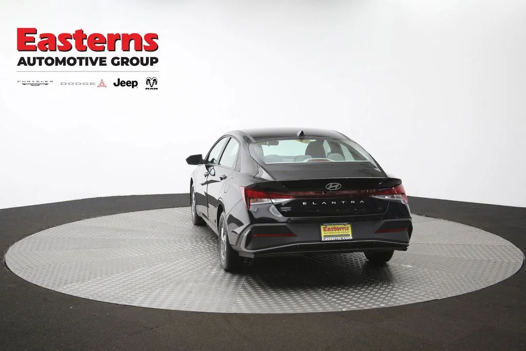 Used 2025 Black Hyundai SE image 63
