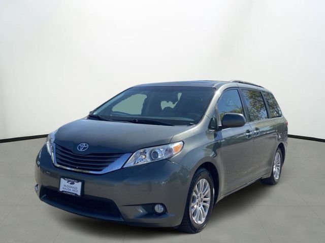 2011 Toyota Sienna XLE V6 7-Passenger Access Seat's photo