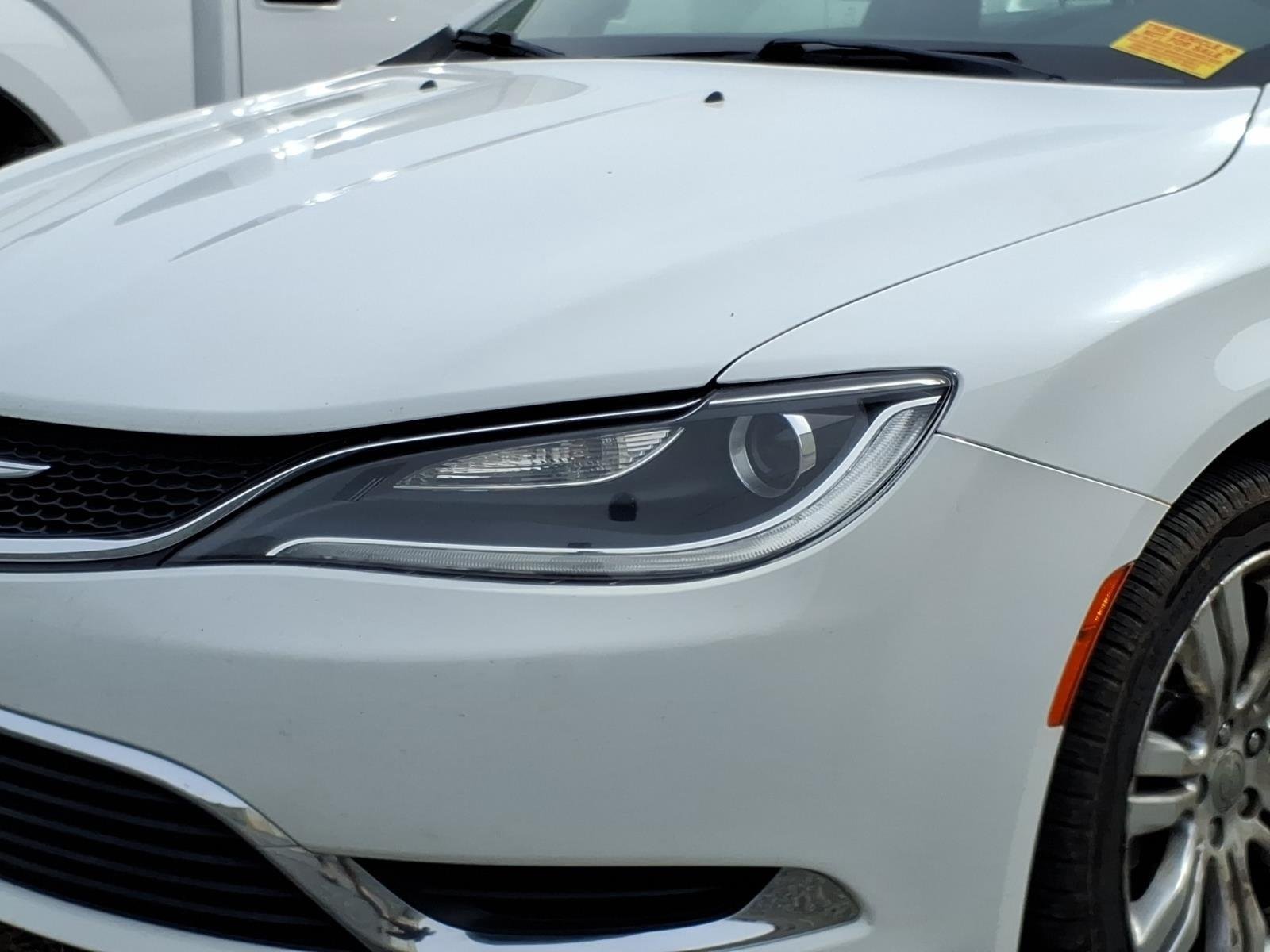 Used 2015 Bright White Clearcoat Chrysler Limited image 2