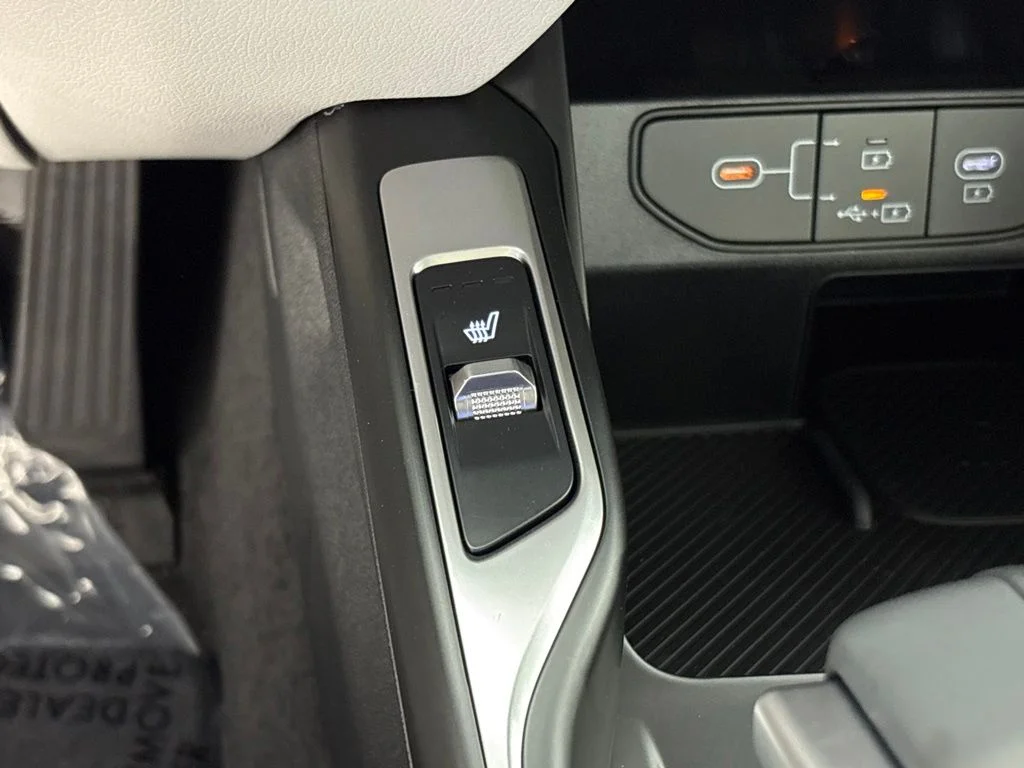 New 2026 Glacial White Pearl Kia EX image 41
