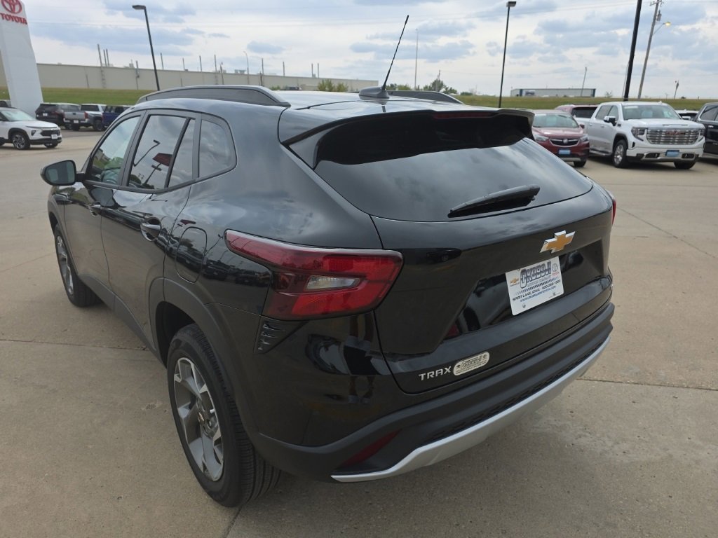 2025 Chevrolet Trax LT photo 3