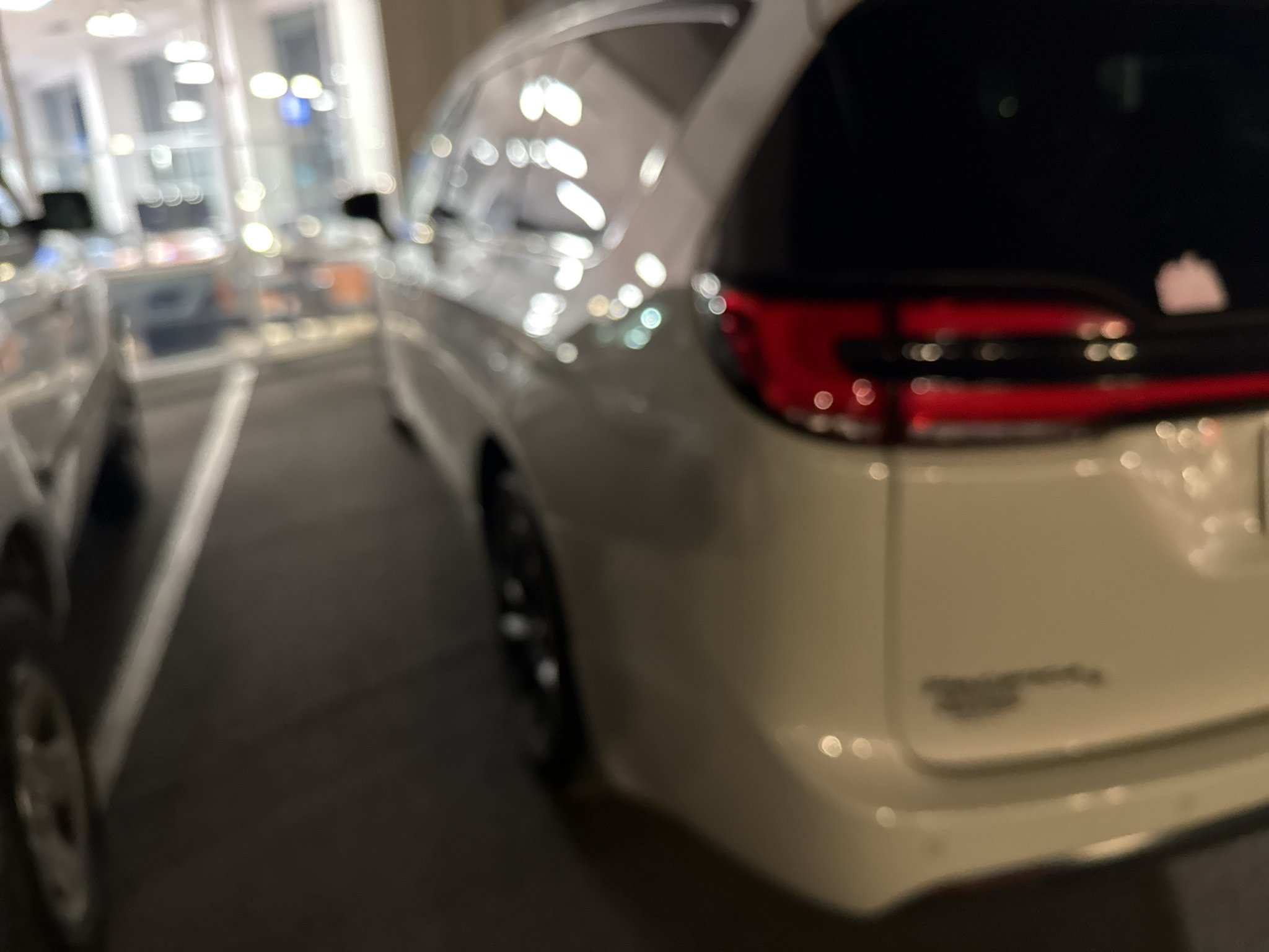 Used 2021 LUXURY WHITE PEAR Chrysler Touring L image 11