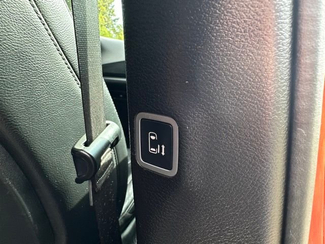 Used 2018 Copper Pearlcoat Chrysler Touring L image 22