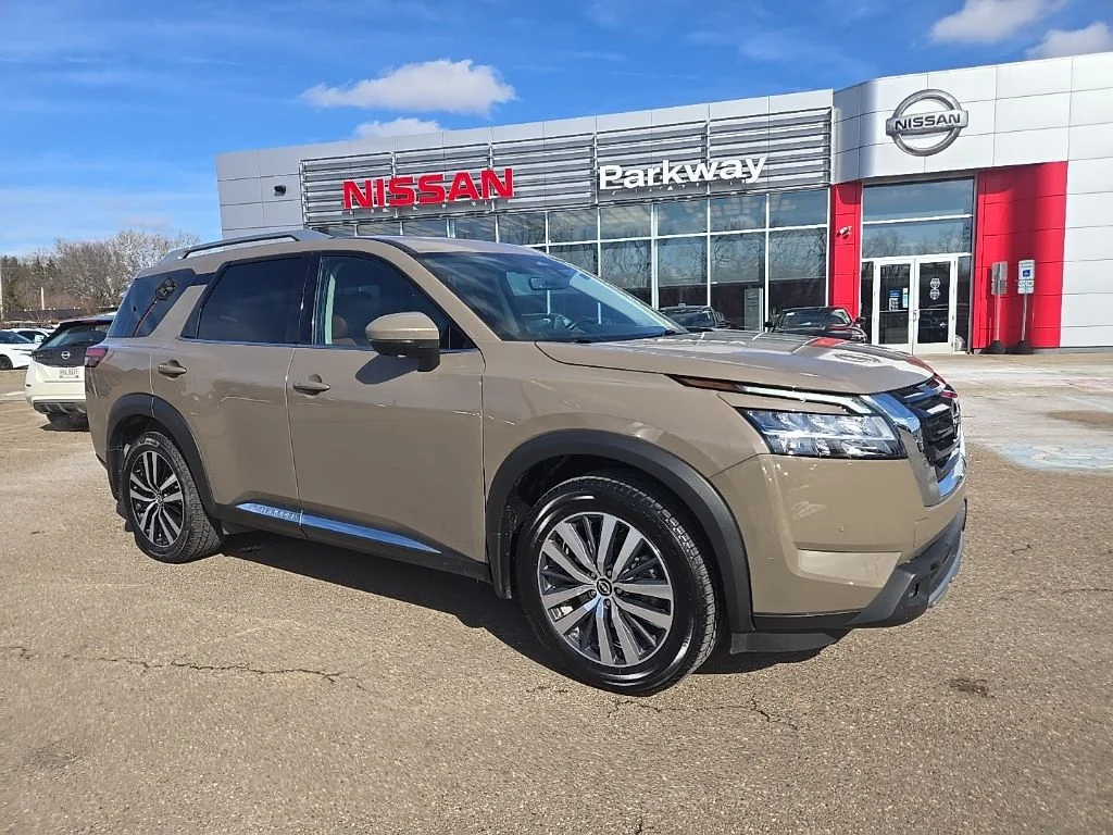 2024 Nissan Pathfinder Platinum 4WD's photo