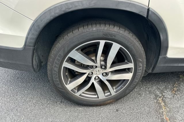 Used 2017 White Honda Touring image 4
