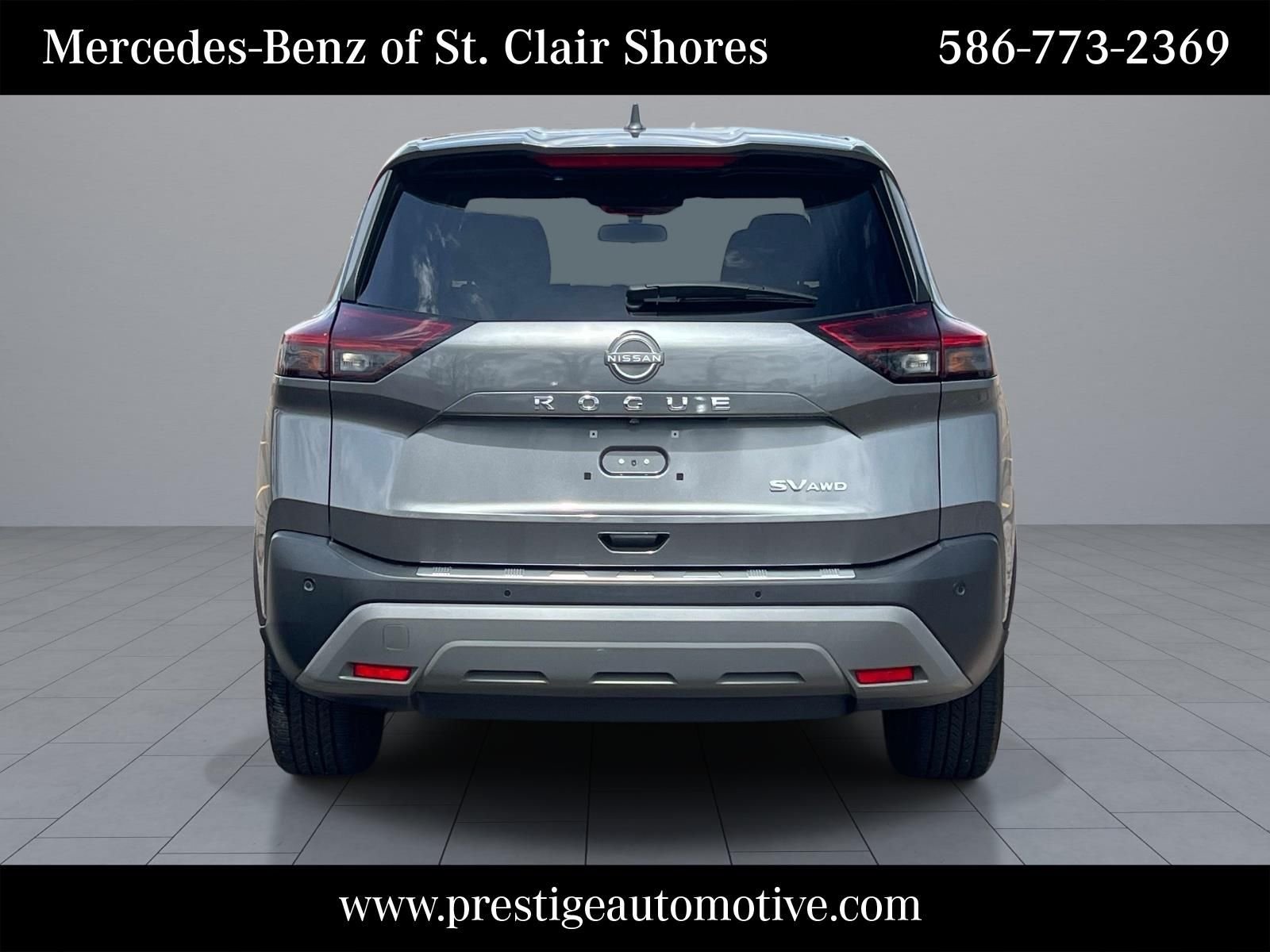 Used 2022 Gray Nissan SV image 4