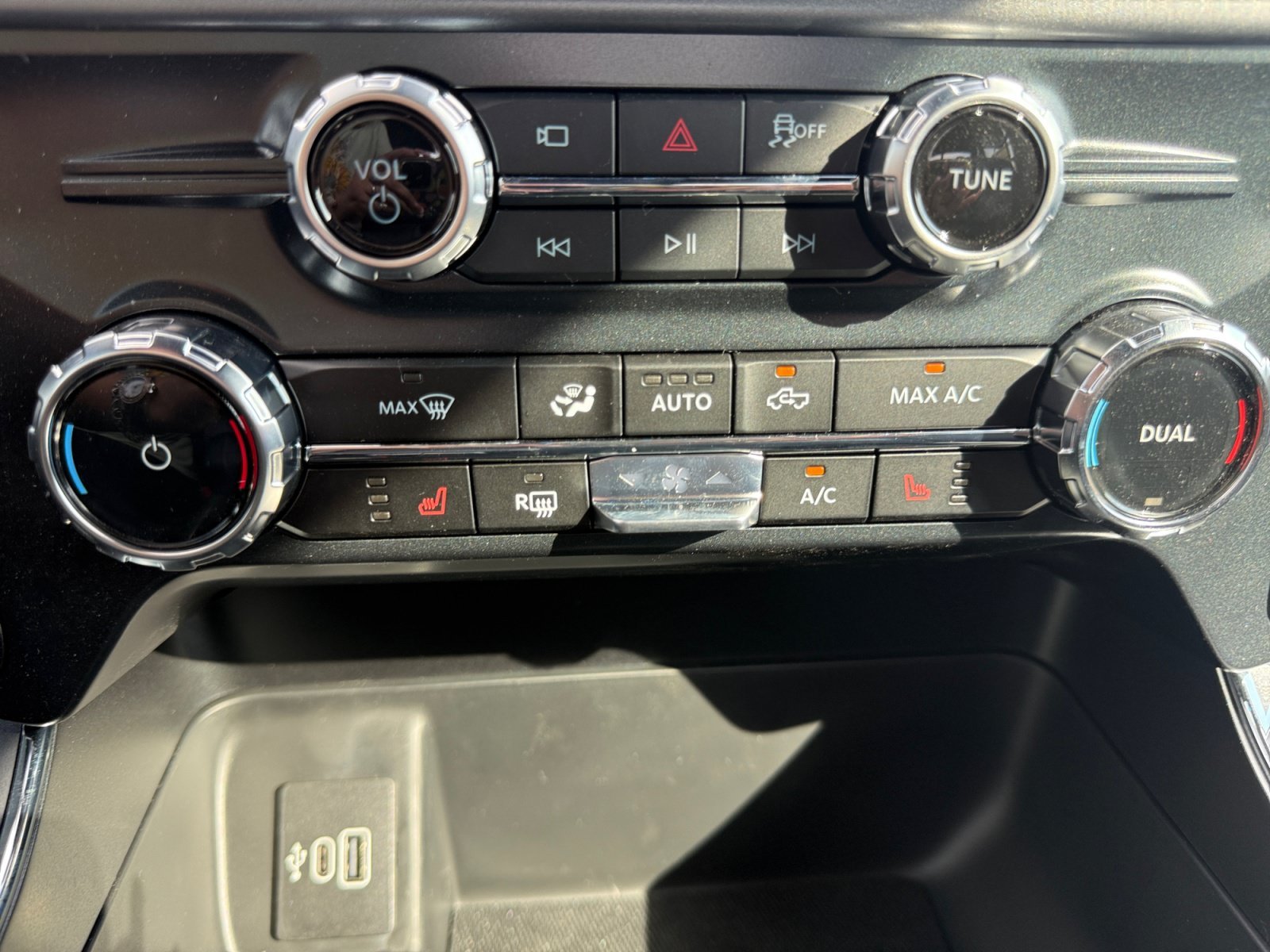 New 2026 Carbonized Gray Metallic Ford XLT image 18