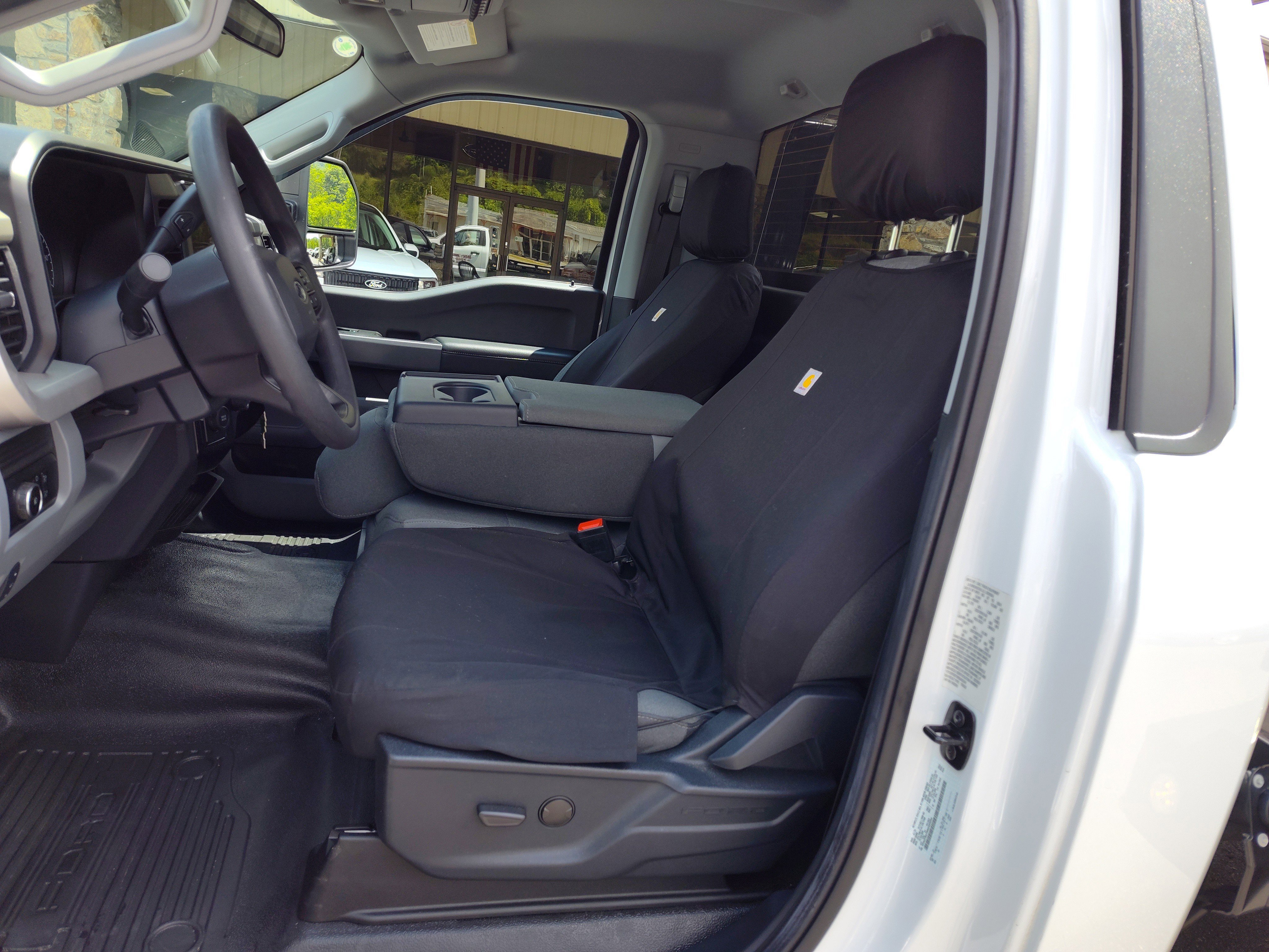 2024 Ford F-550 Super Duty Chassis Cab XLT - Photo 17