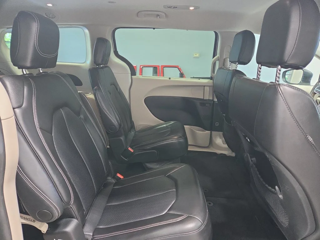 Used 2023 Silver Chrysler Touring L image 15