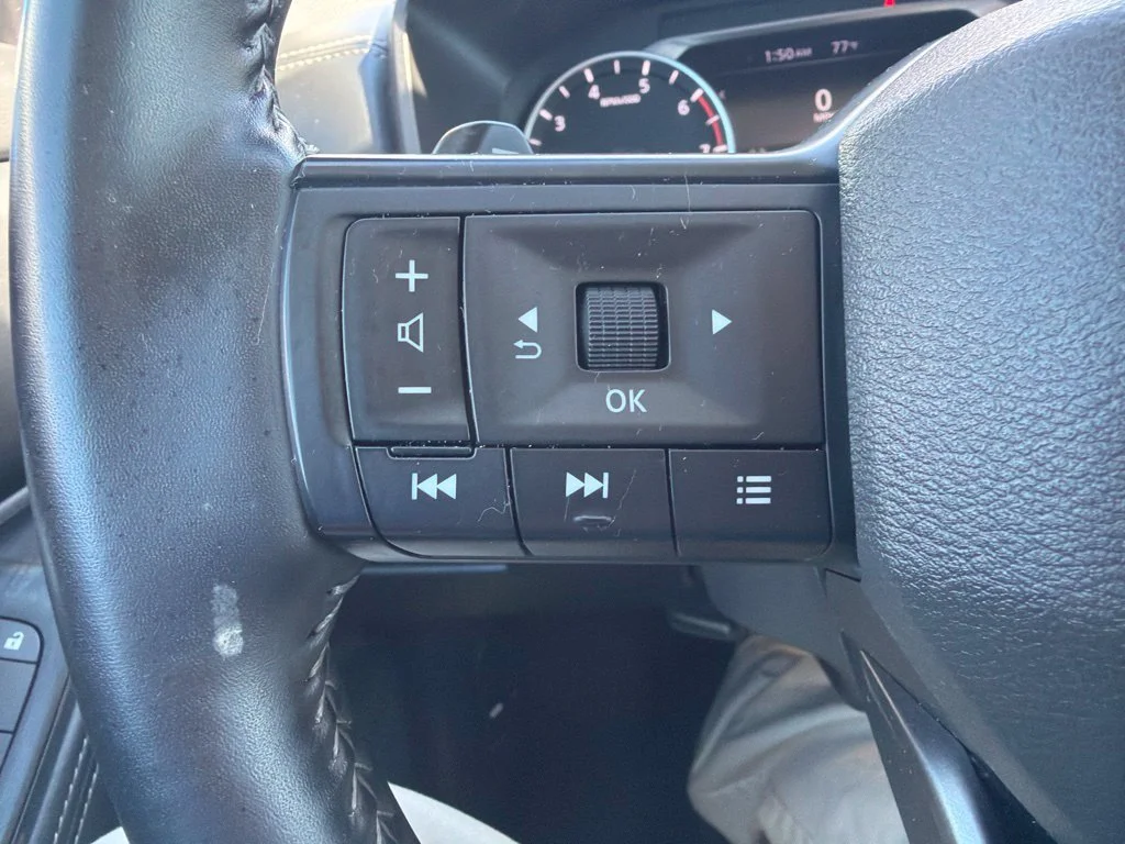 Used 2025 Gray Nissan SV image 9