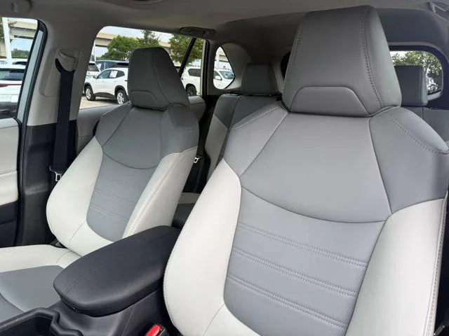 Certified Used 2025 Silver Toyota XLE Premium image 43