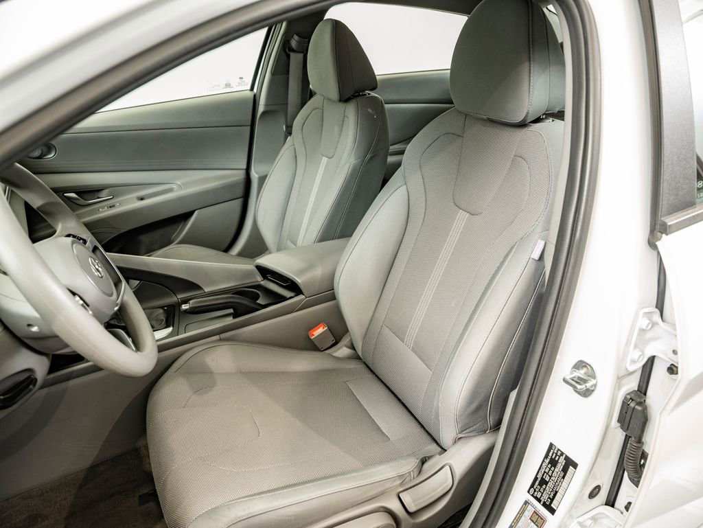 Used 2021 Quartz White Hyundai SE image 21