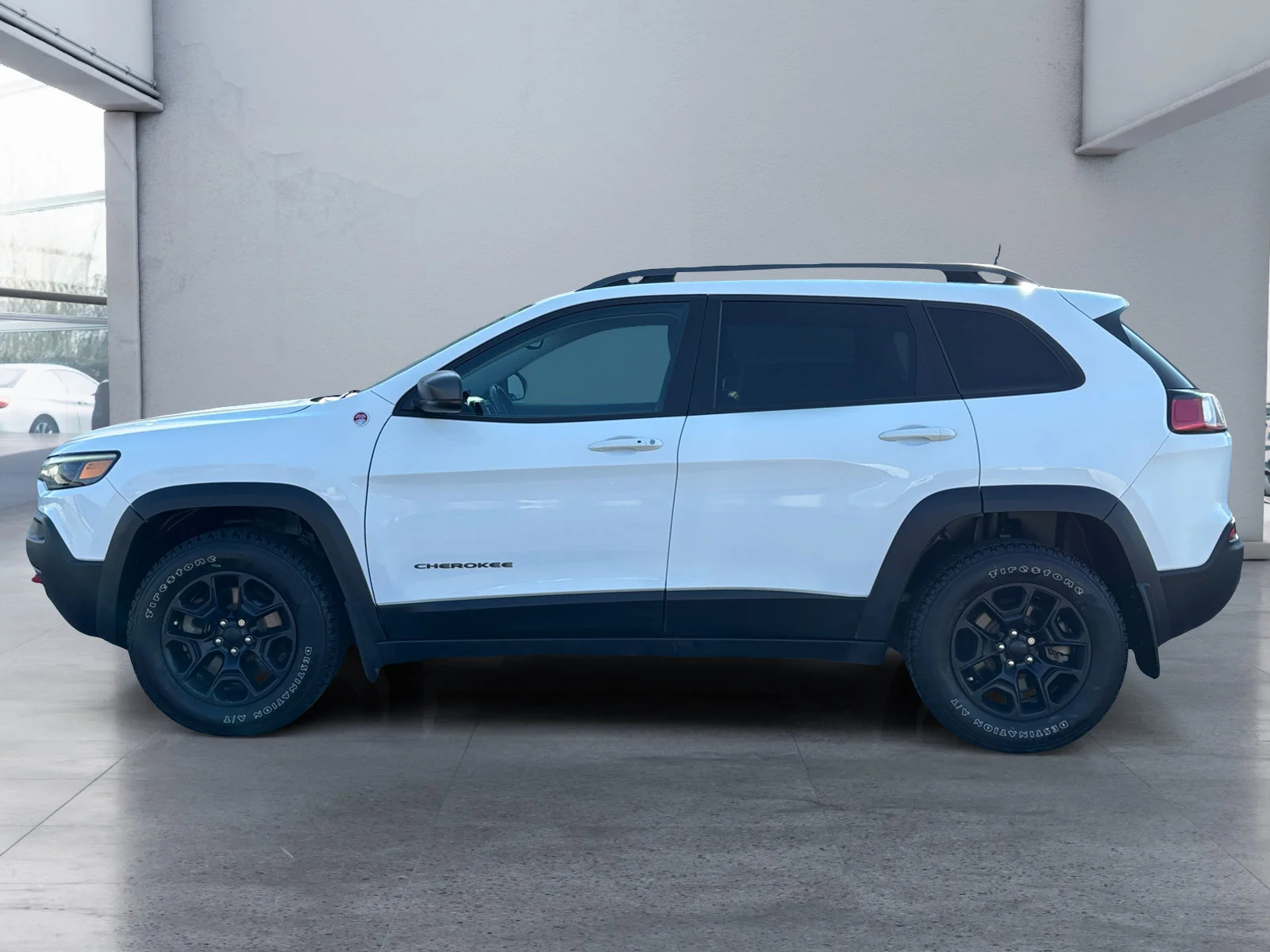 Used 2021 White Jeep Trailhawk image 2