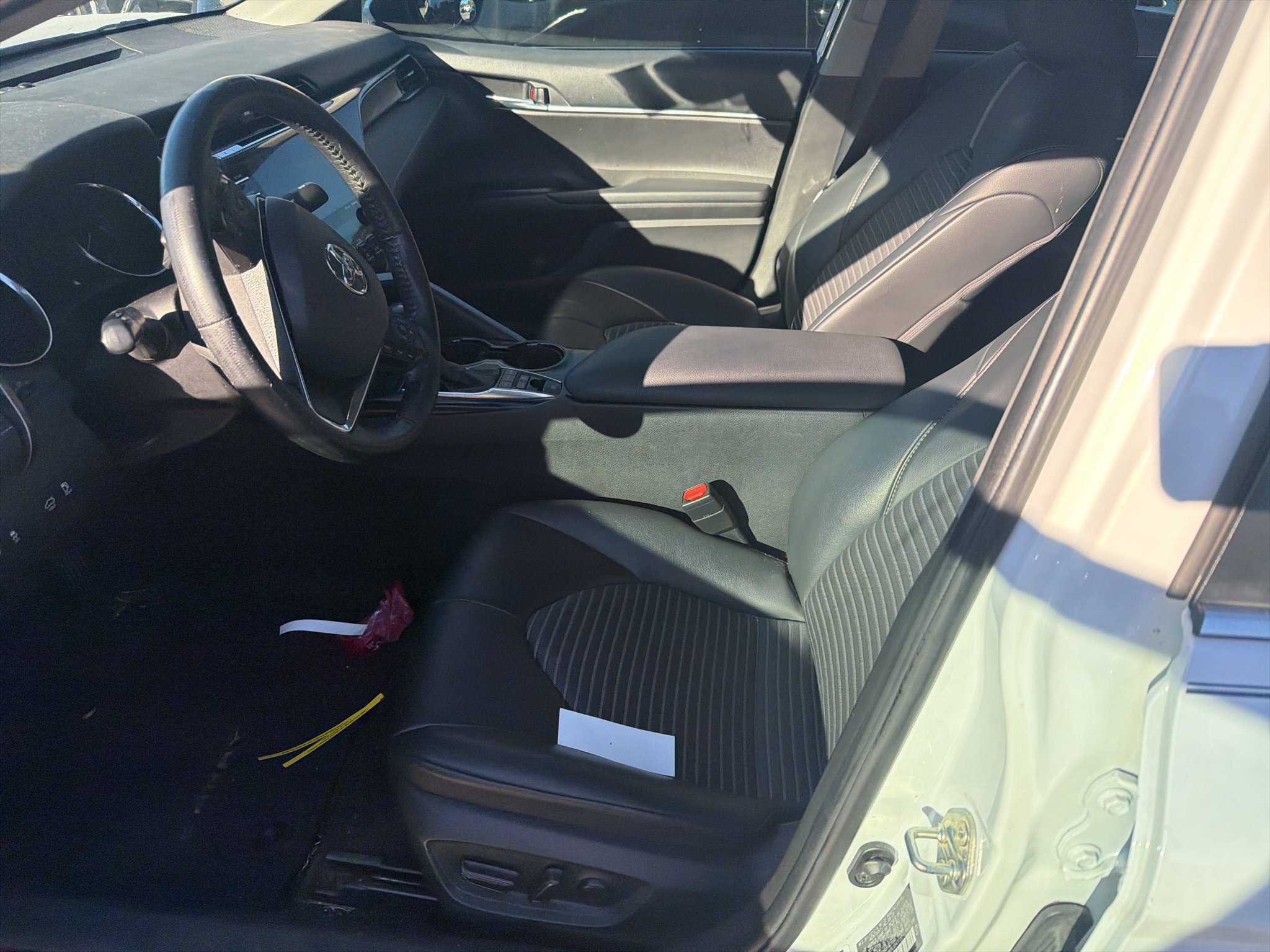 Used 2020 Super White Toyota Hybrid SE image 9