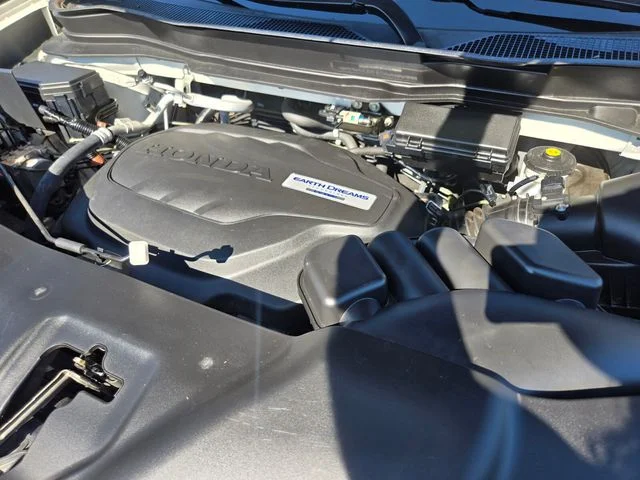 Used 2019 White Honda Touring image 27
