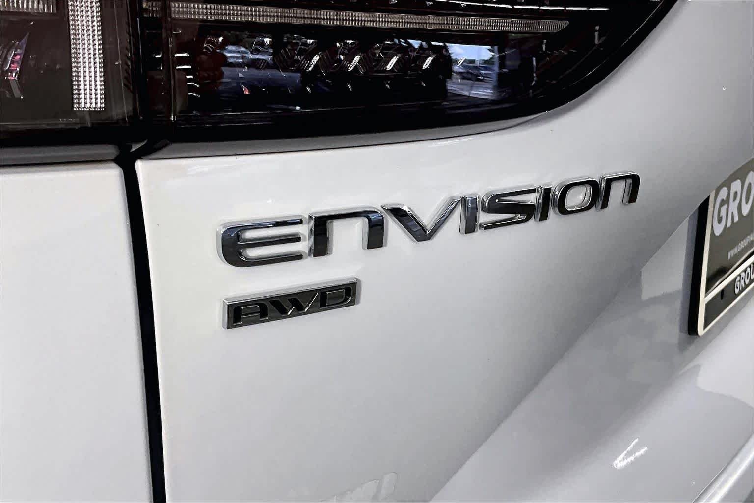 Used 2025 Iridescent White Tricoat Buick Avenir image 30