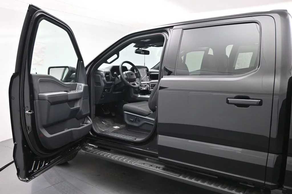 New 2026 Agate Black Metallic Ford XLT image 8