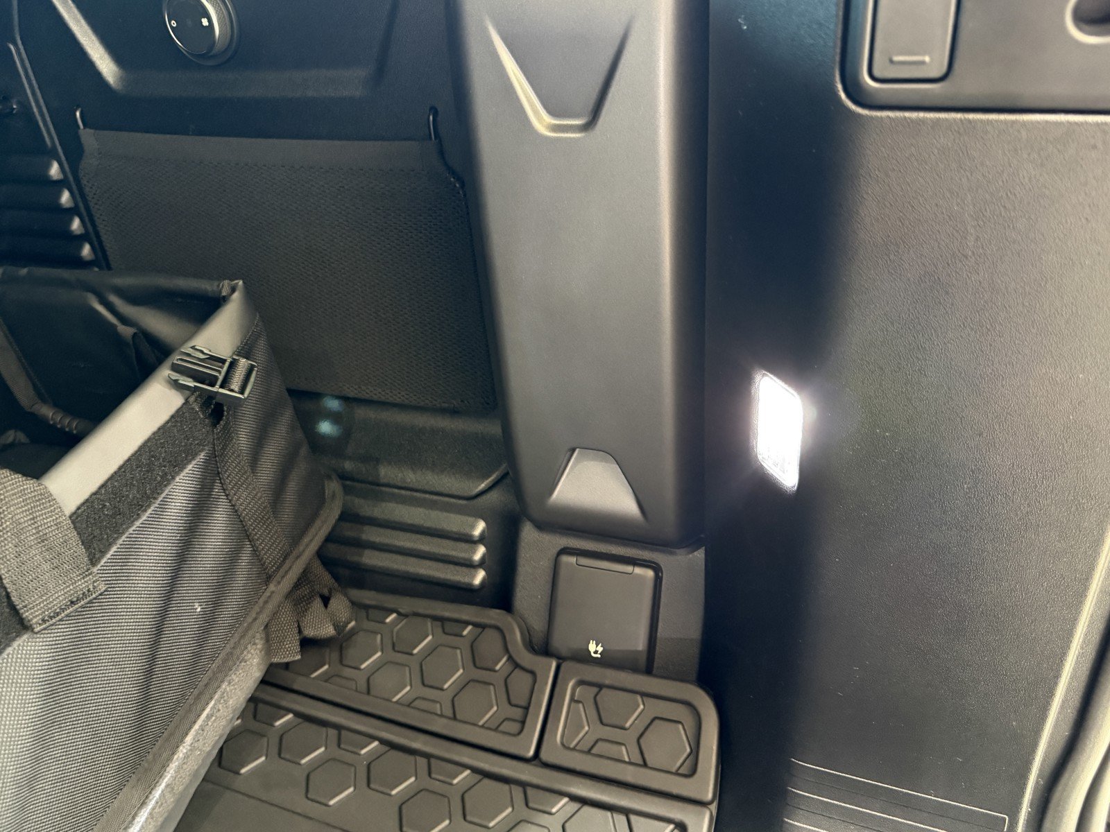 New 2026 Borasco Grey LAND ROVER OCTA image 33