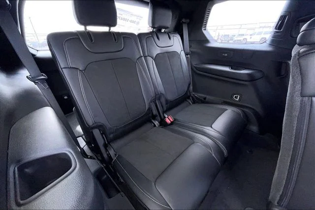 New 2026 Bright White Clear-Coat Exterior Paint Jeep Laredo image 28