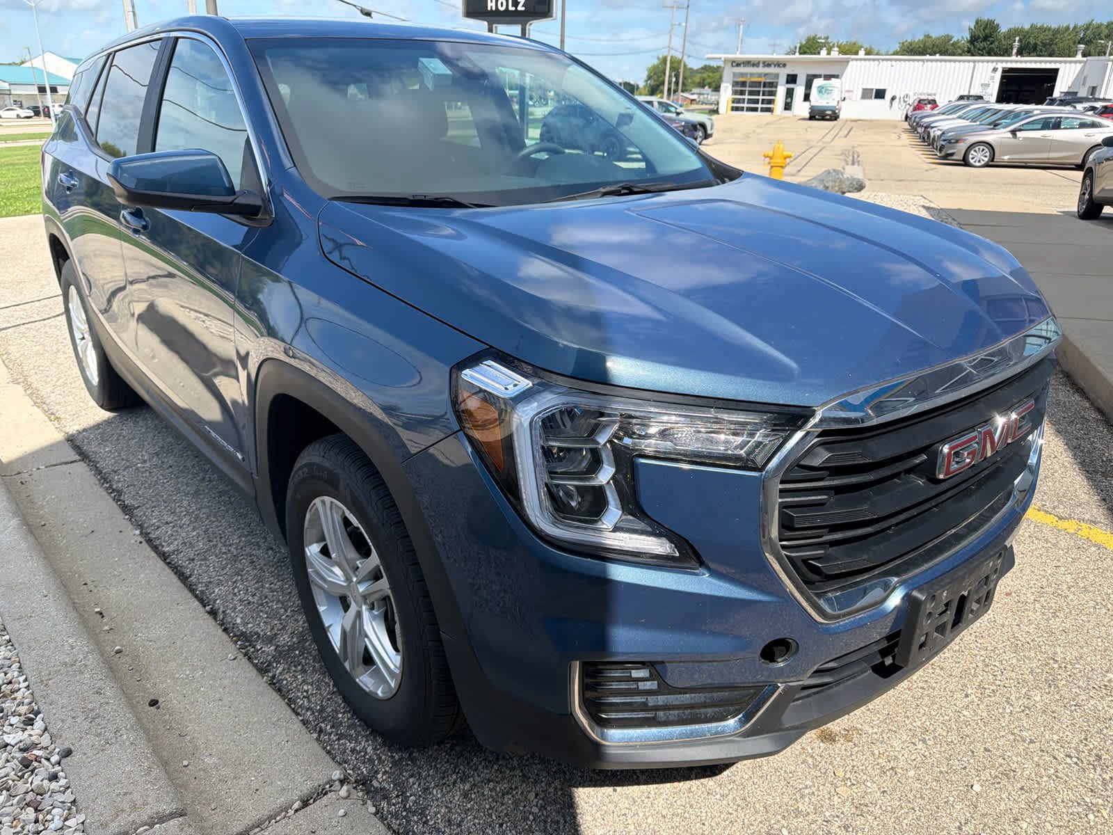 Used 2024 Downpour Metallic GMC SLE image 3