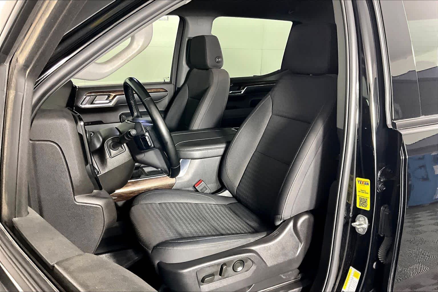 Used 2024 Onyx Black GMC Elevation image 8