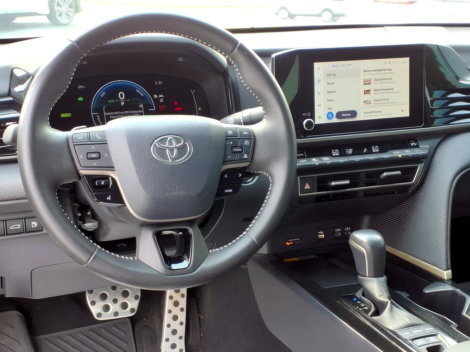 Used 2025 Ice Cap Toyota SE image 10