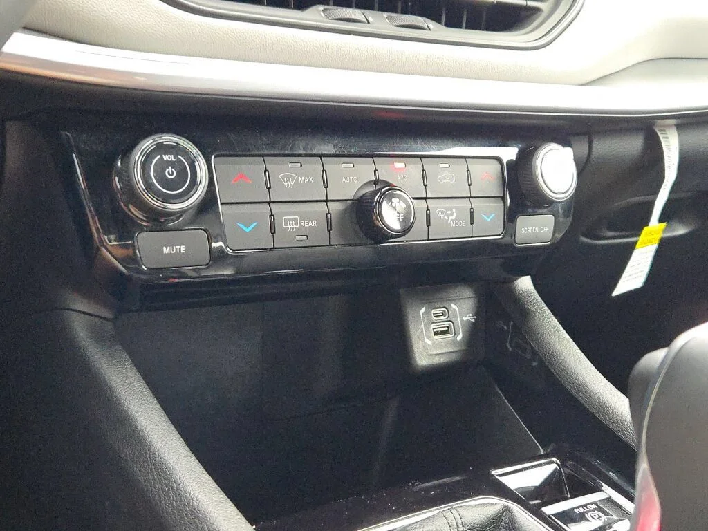 Used 2025 Bright White Clearcoat Jeep Limited image 24