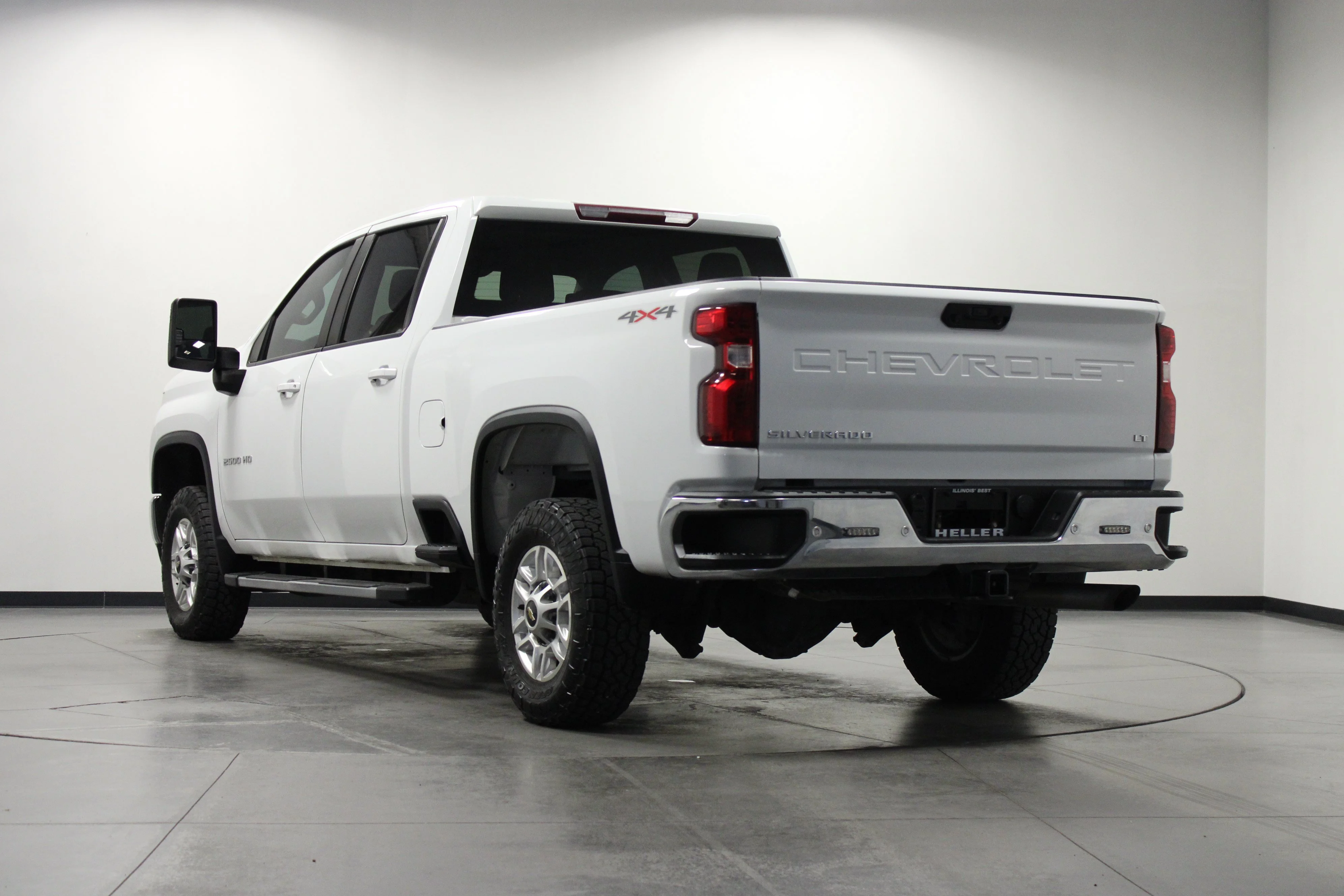 Used 2022 Summit White Chevrolet LT image 6