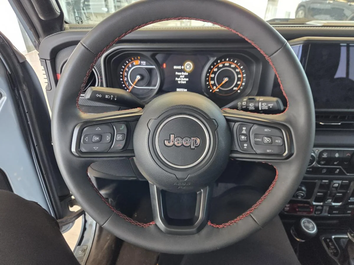Used 2024 Silver Jeep Rubicon X 4 portes 4x4 TOIT DUR CUIR SIEGES ET VOLANTS CHAUFFANTS CAMÉRA AIR BLUETOOTH image 9