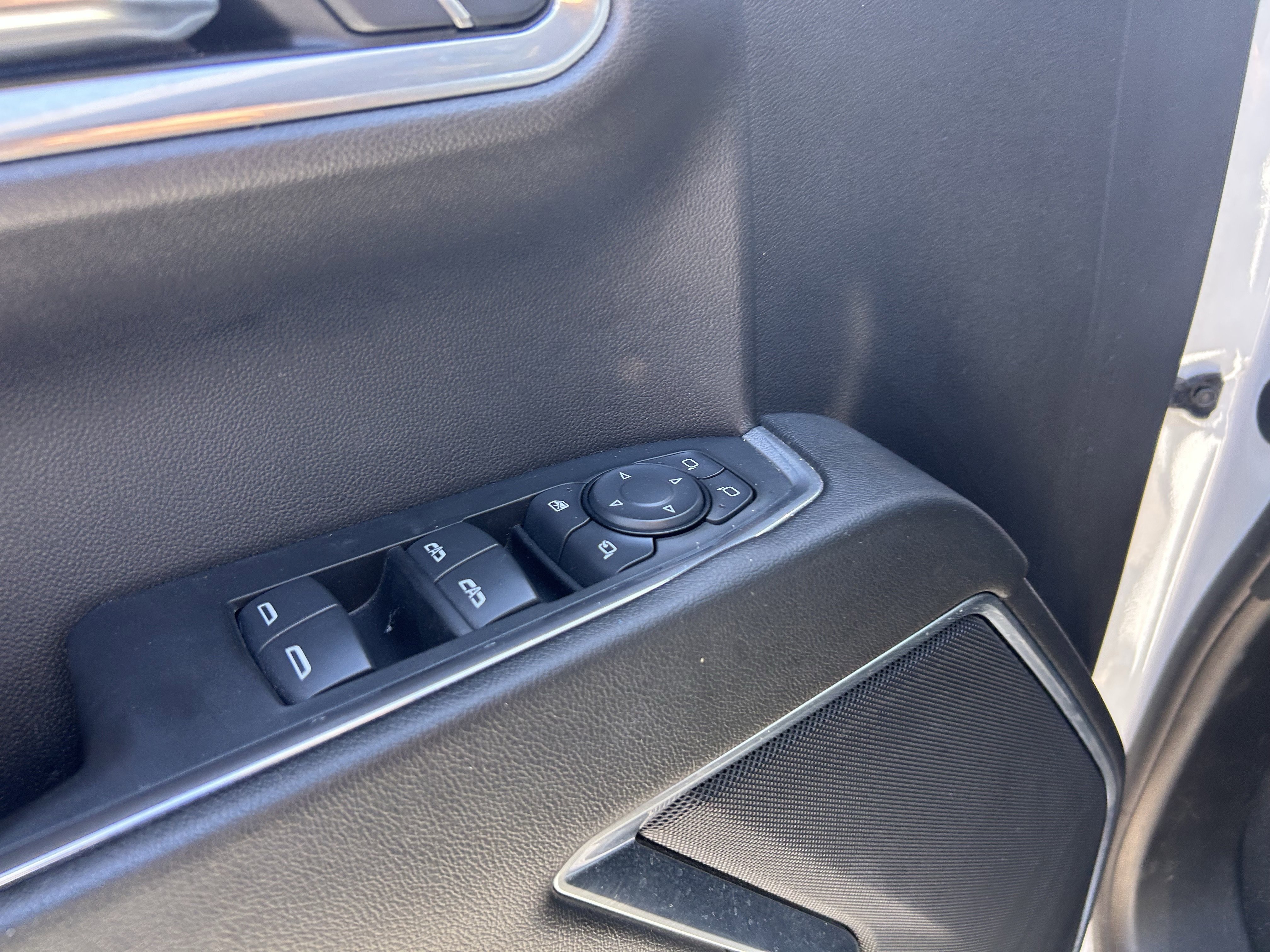 2025 GMC Sierra 1500 SLT - Photo 11
