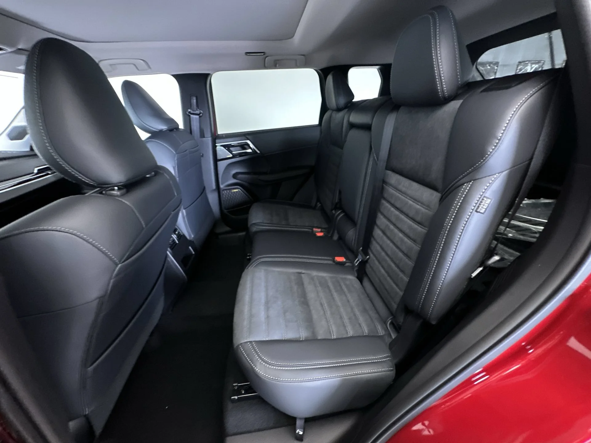 New 2026 Red Diamond Mitsubishi SE image 23