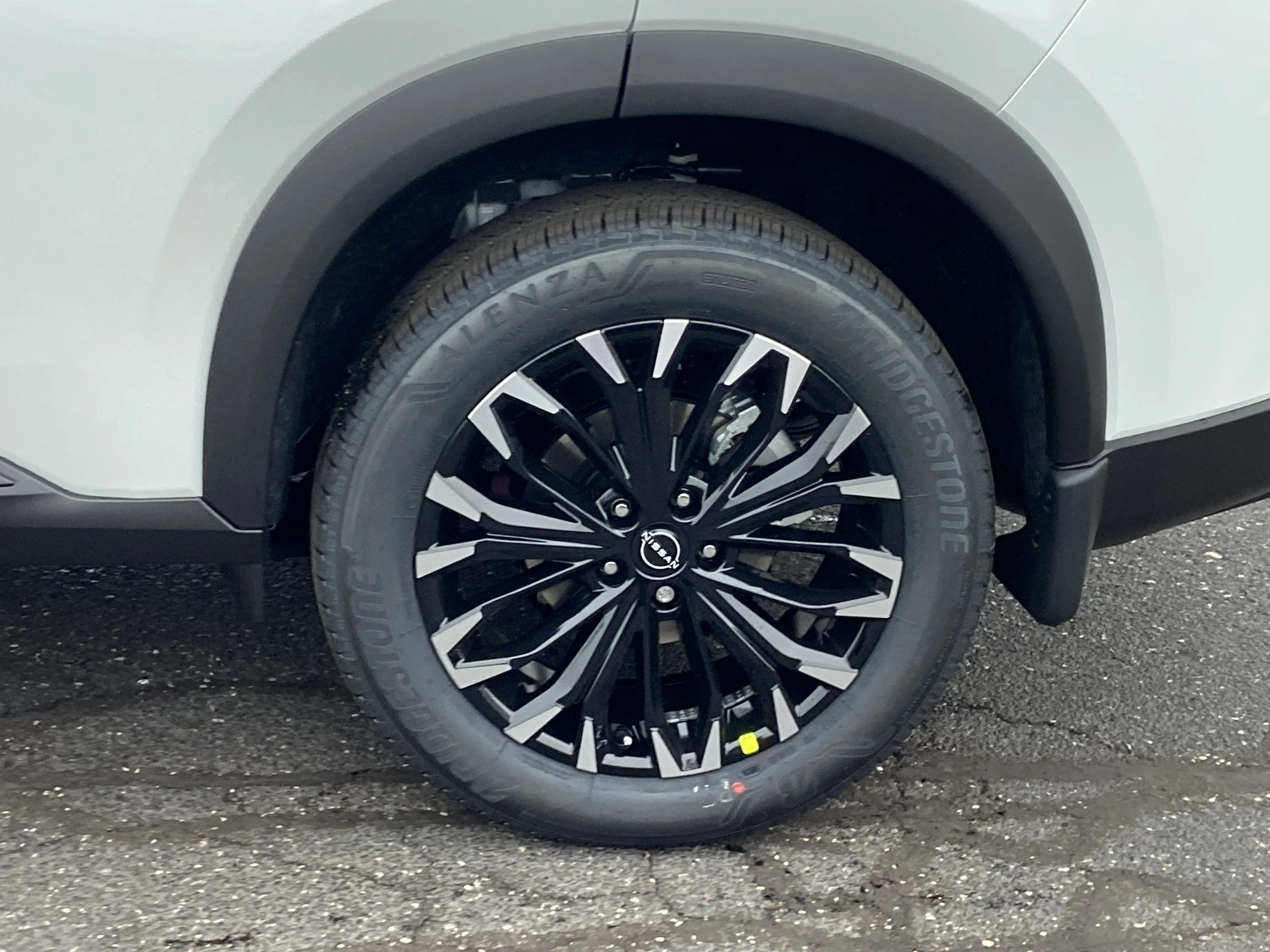 New 2026 Everest White Pearl Tricoat Nissan Dark Armor image 9