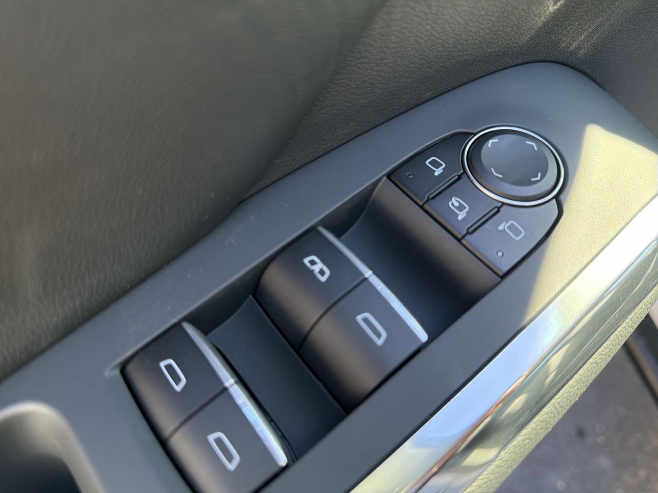 Used 2026 Polar White Tricoat Chevrolet RS image 19