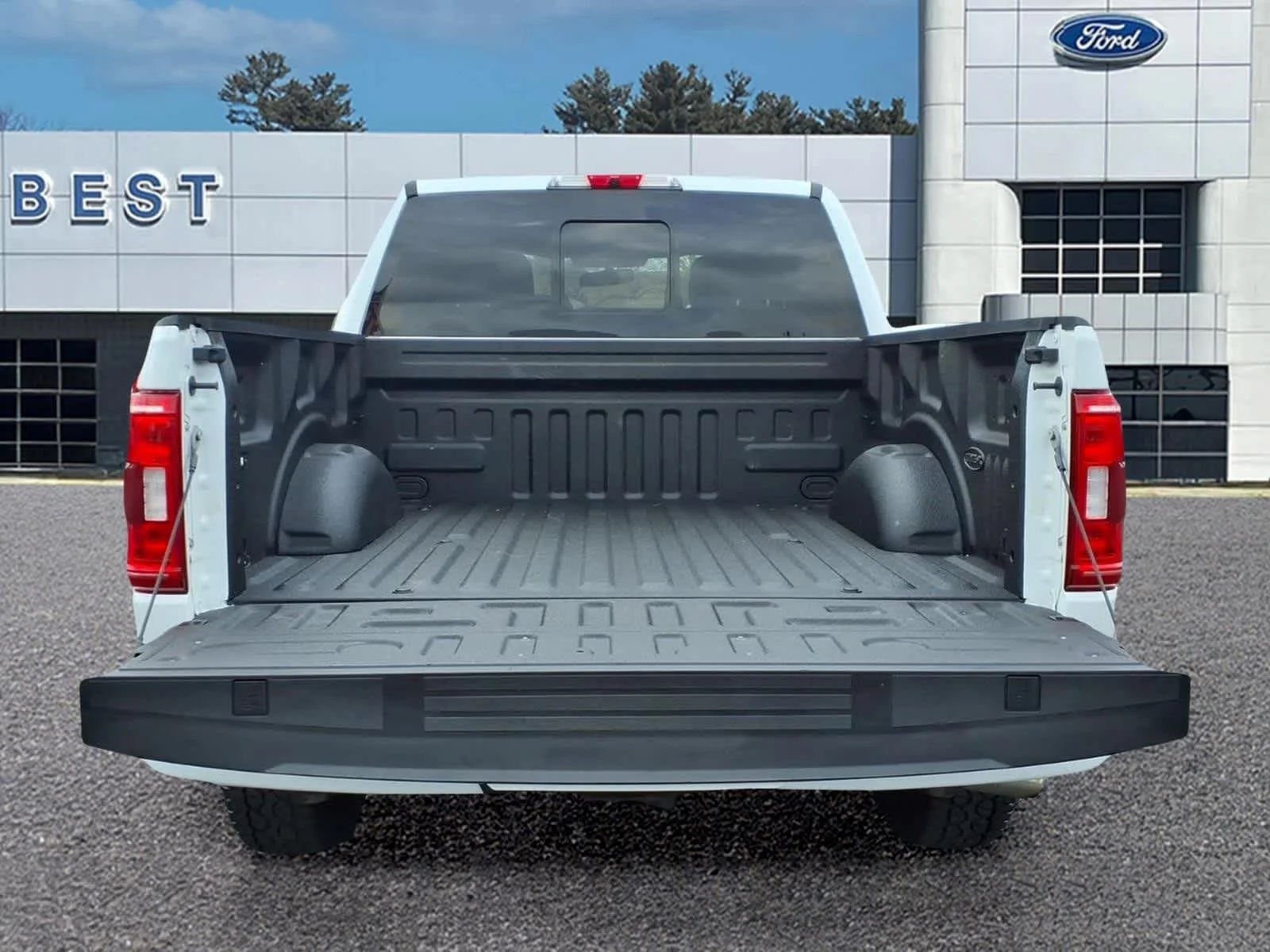 Used 2022 Oxford White Ford XLT image 6