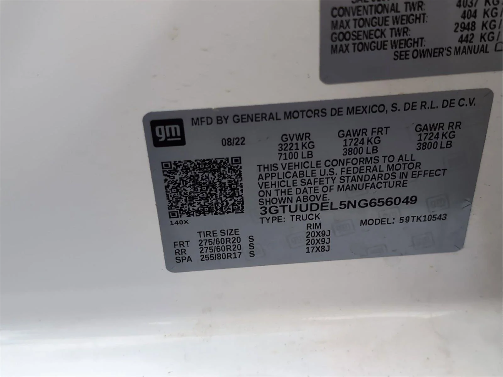 Used 2022 White Frost Tricoat GMC SLT image 10