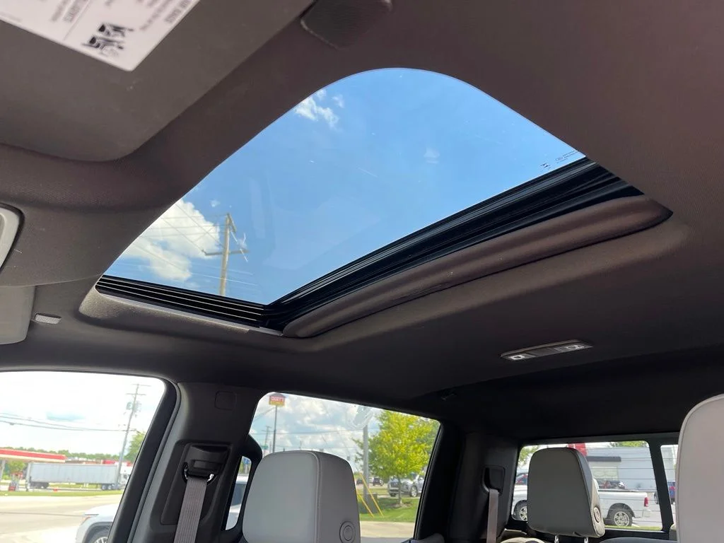 Used 2025 Onyx Black GMC SLT image 9