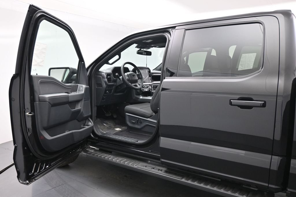New 2026 Agate Black Metallic Ford XLT image 8