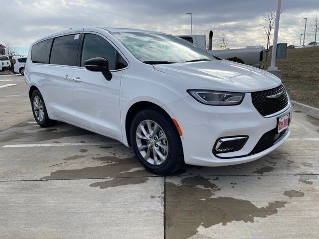 New 2026 Bright White Clearcoat Chrysler Limited image 7