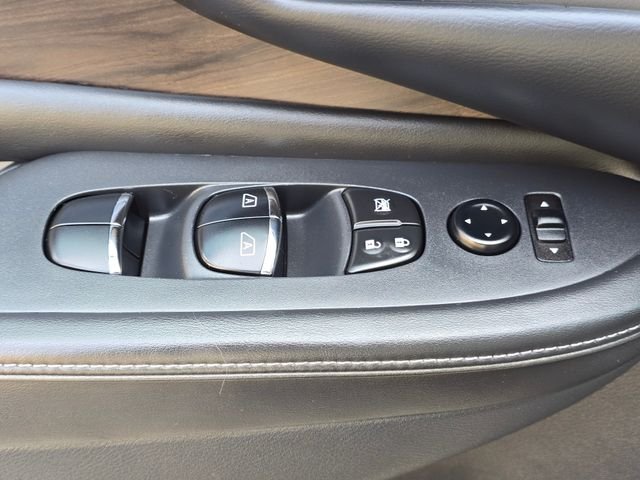 Used 2020 Pearl White Tricoat Nissan Platinum image 25