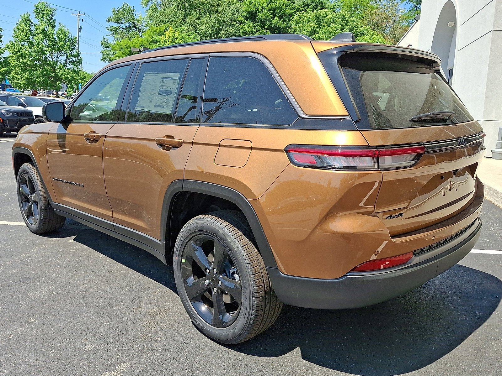 New 2026 Copper Shino Metallic Clear-Coat Exterior Paint Jeep Limited image 4