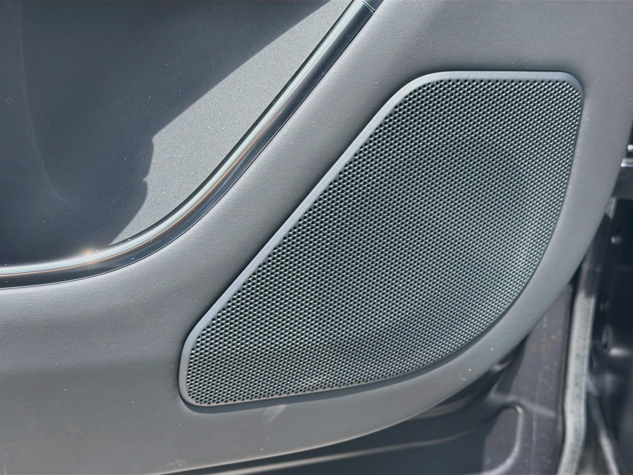 New 2026 Carpathian Grey Land Rover SE image 25