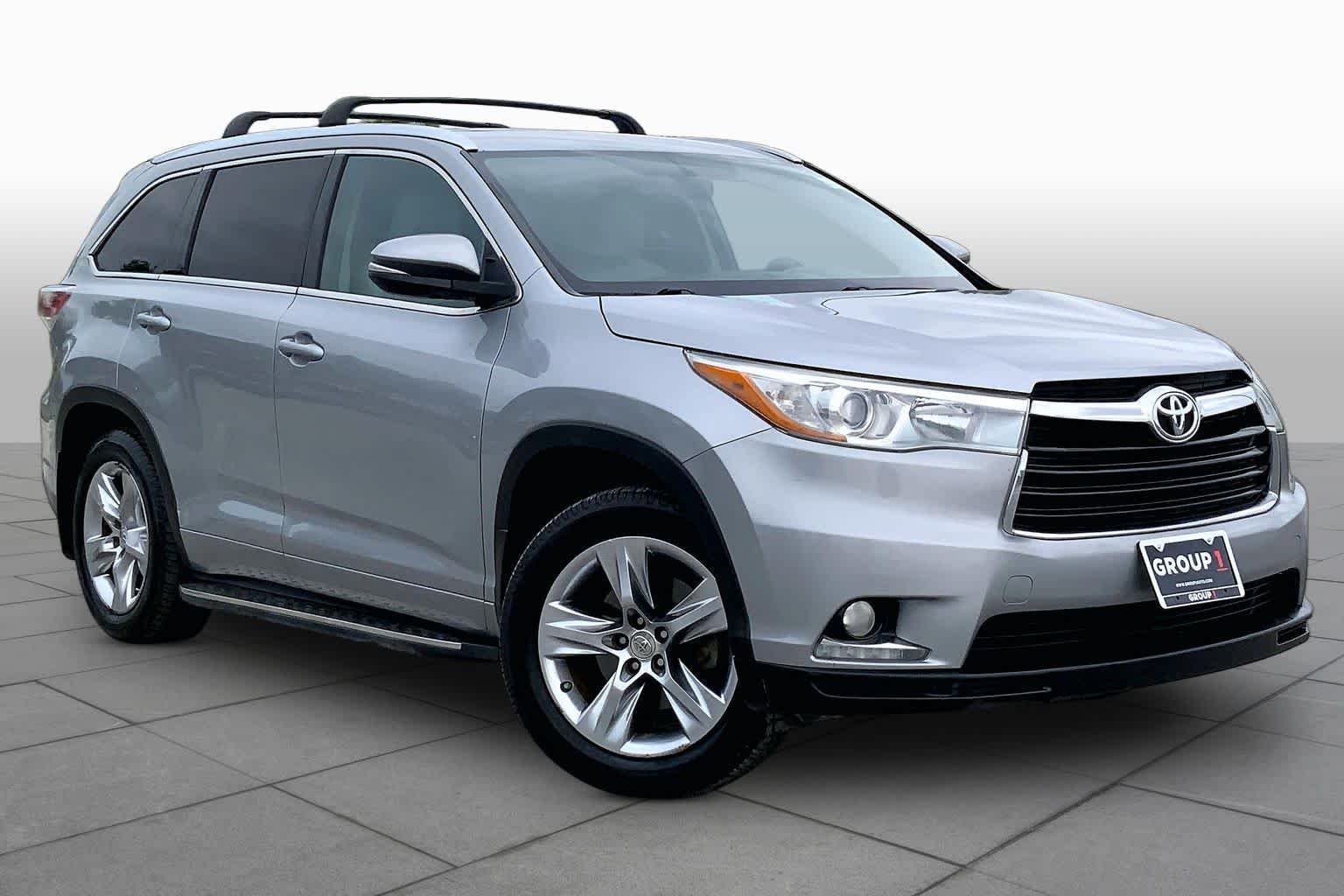 Used 2015 Silver Sky Metallic Toyota Limited image 3