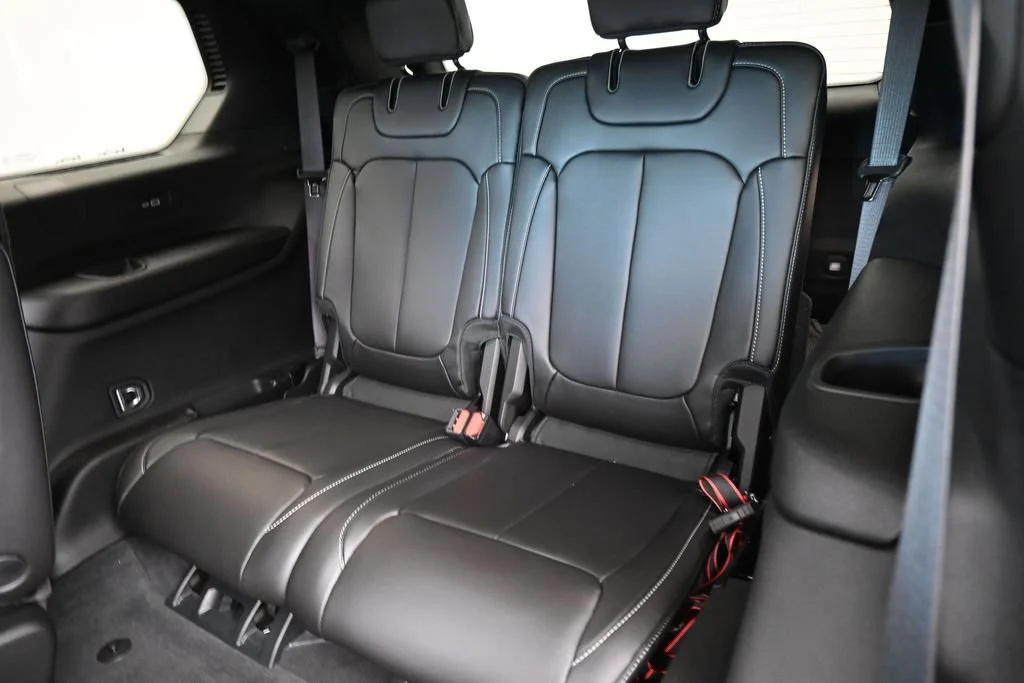 Used 2025 Silver Jeep Limited image 35