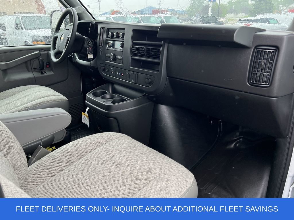 2025 Chevrolet Express Cargo Work Van - Photo 9
