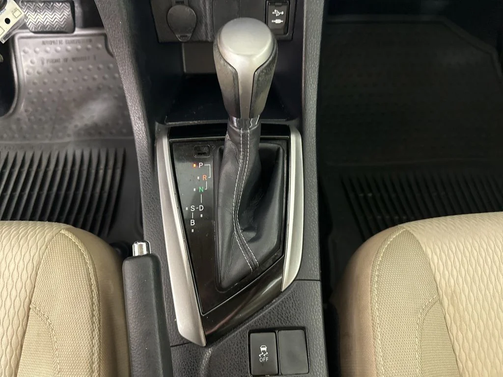 Used 2015 Brown Toyota LE image 24