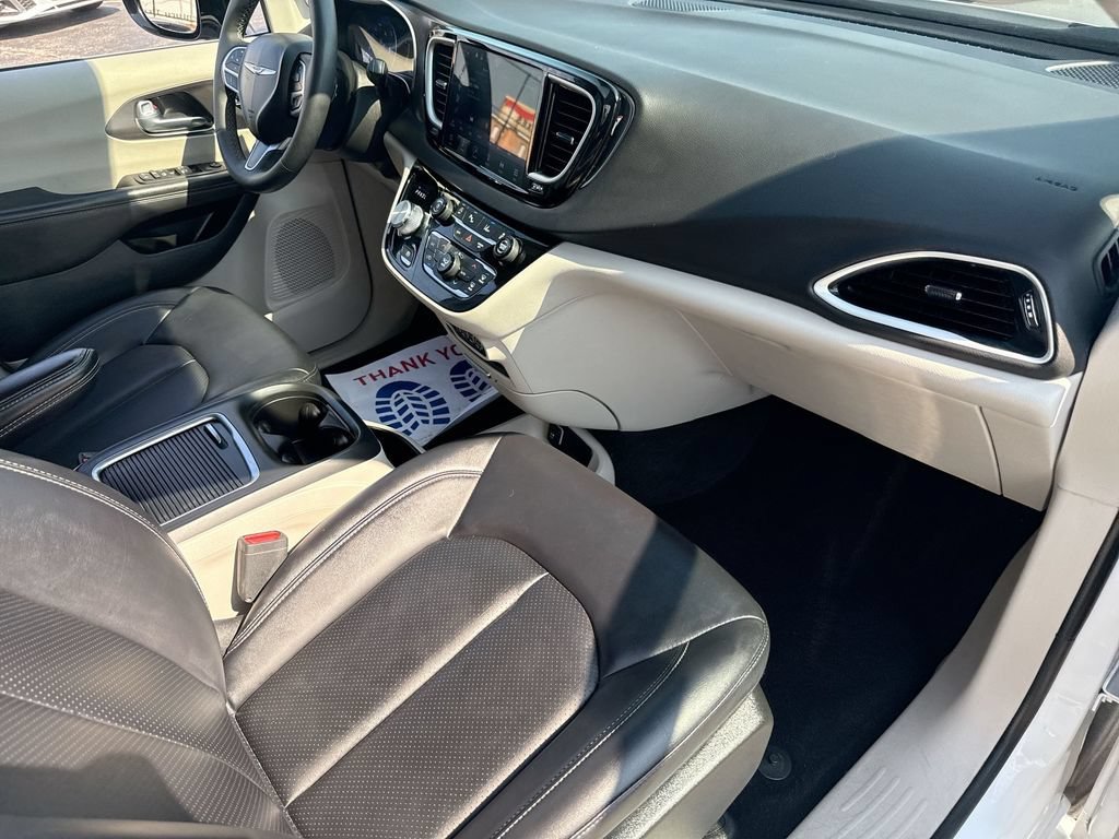 Used 2024 White Chrysler Touring L image 31