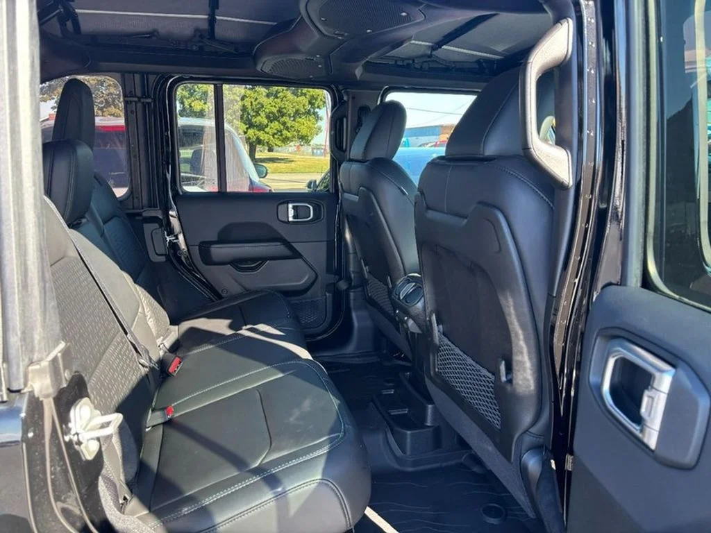 New 2026 Black Clear-Coat Exterior Paint Jeep Rewind image 4