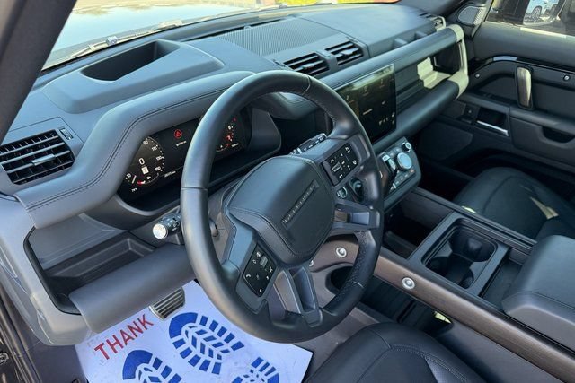 Used 2024  Land Rover X image 11