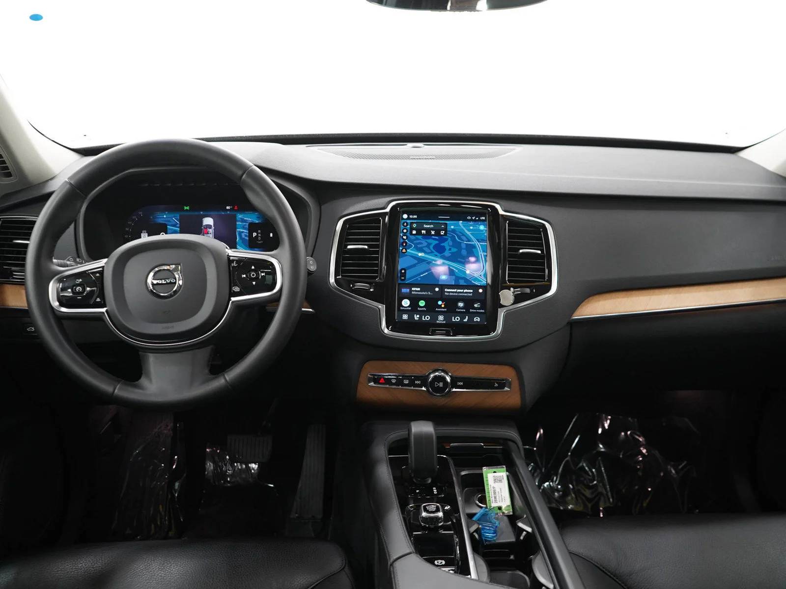 Used 2023 Dusk Metallic Volvo Plus image 18