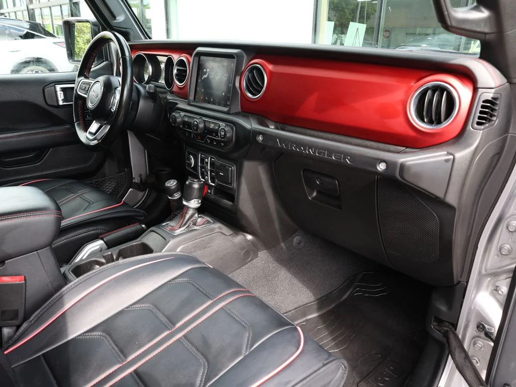 Used 2020 Silver Jeep Unlimited Rubicon image 18